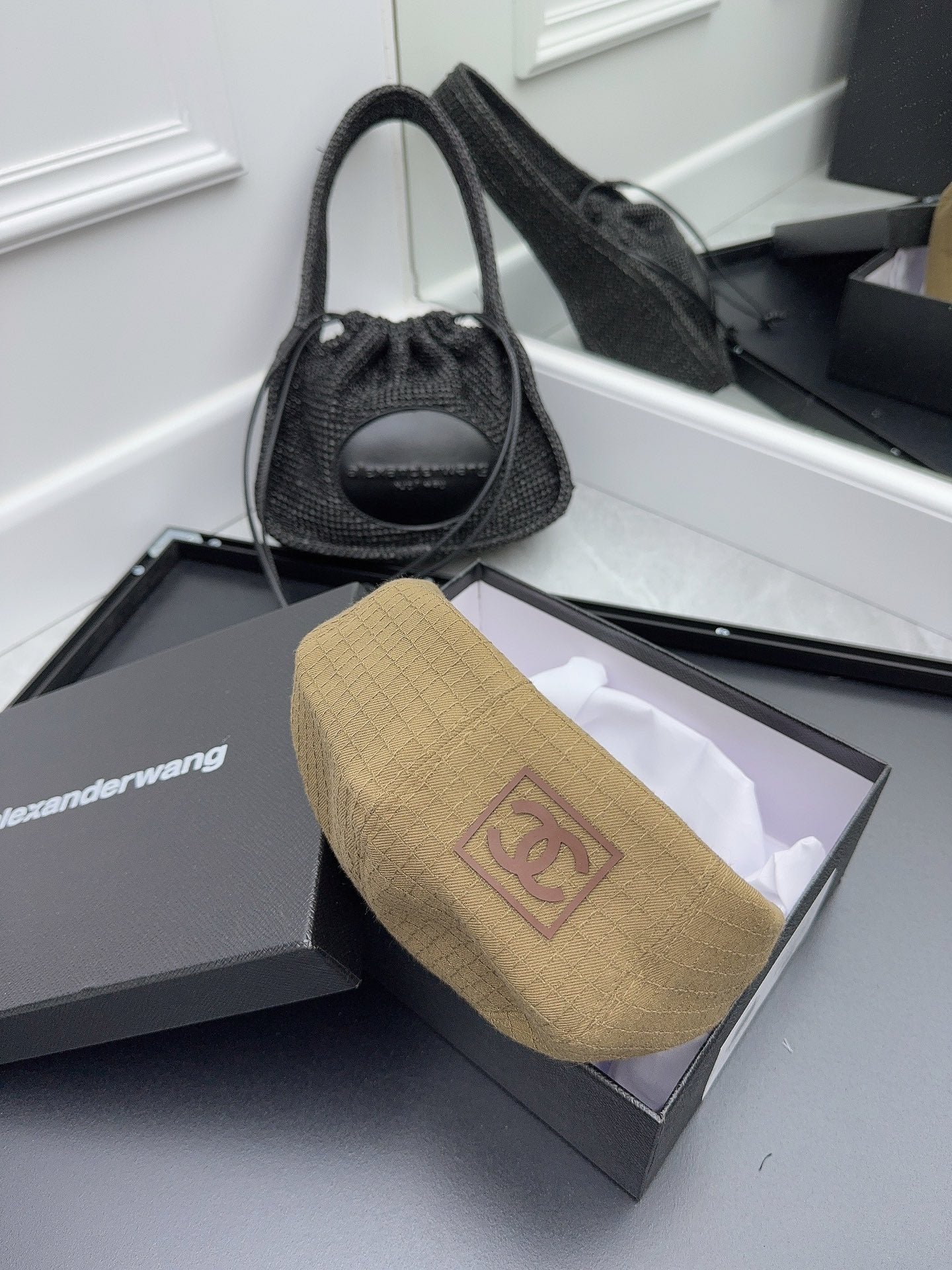 Chanel - Простая и универсальная шляпа художника