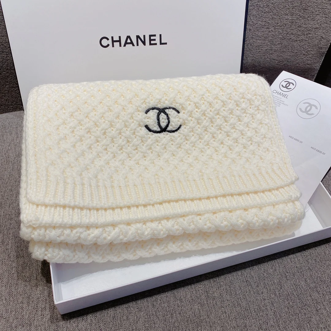 Chanel - Комплект из шерстяной вязаной шапки и шарфа - Белый