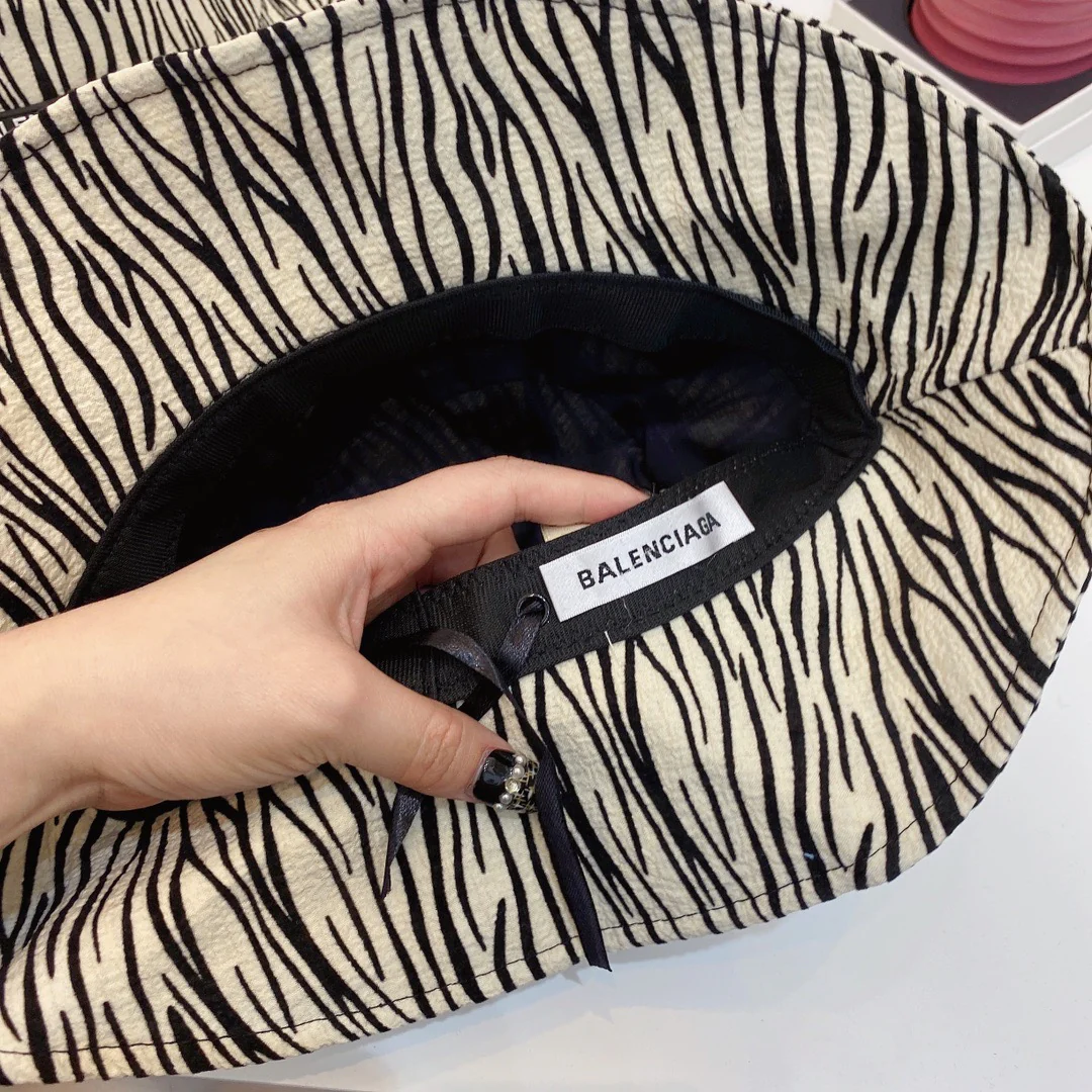 Balenciaga Рыбацкая шляпа с зеброй