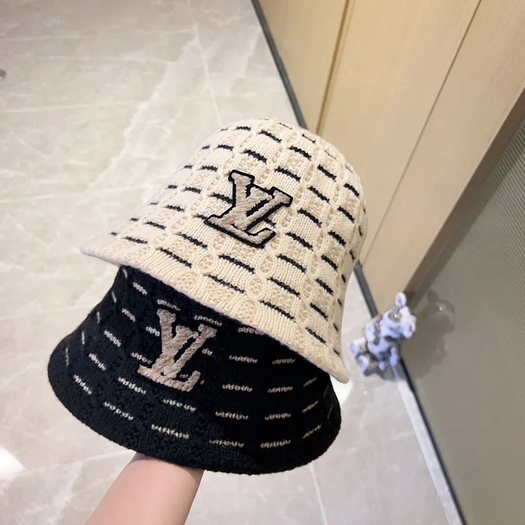 Вязаная рыбацкая шапка LV 2023 New Wave - белая