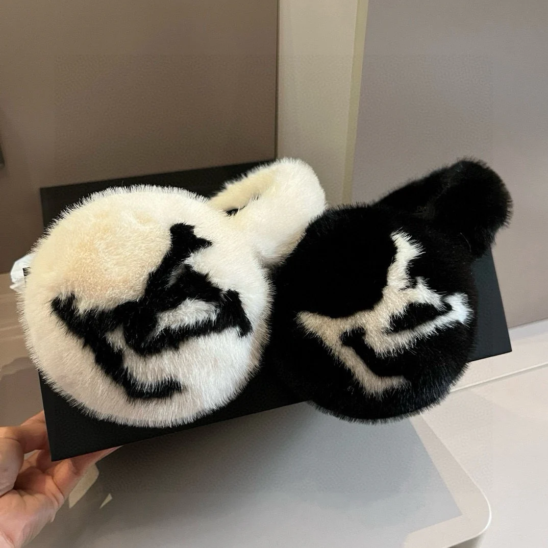 LV - Меховые наушники - Черные