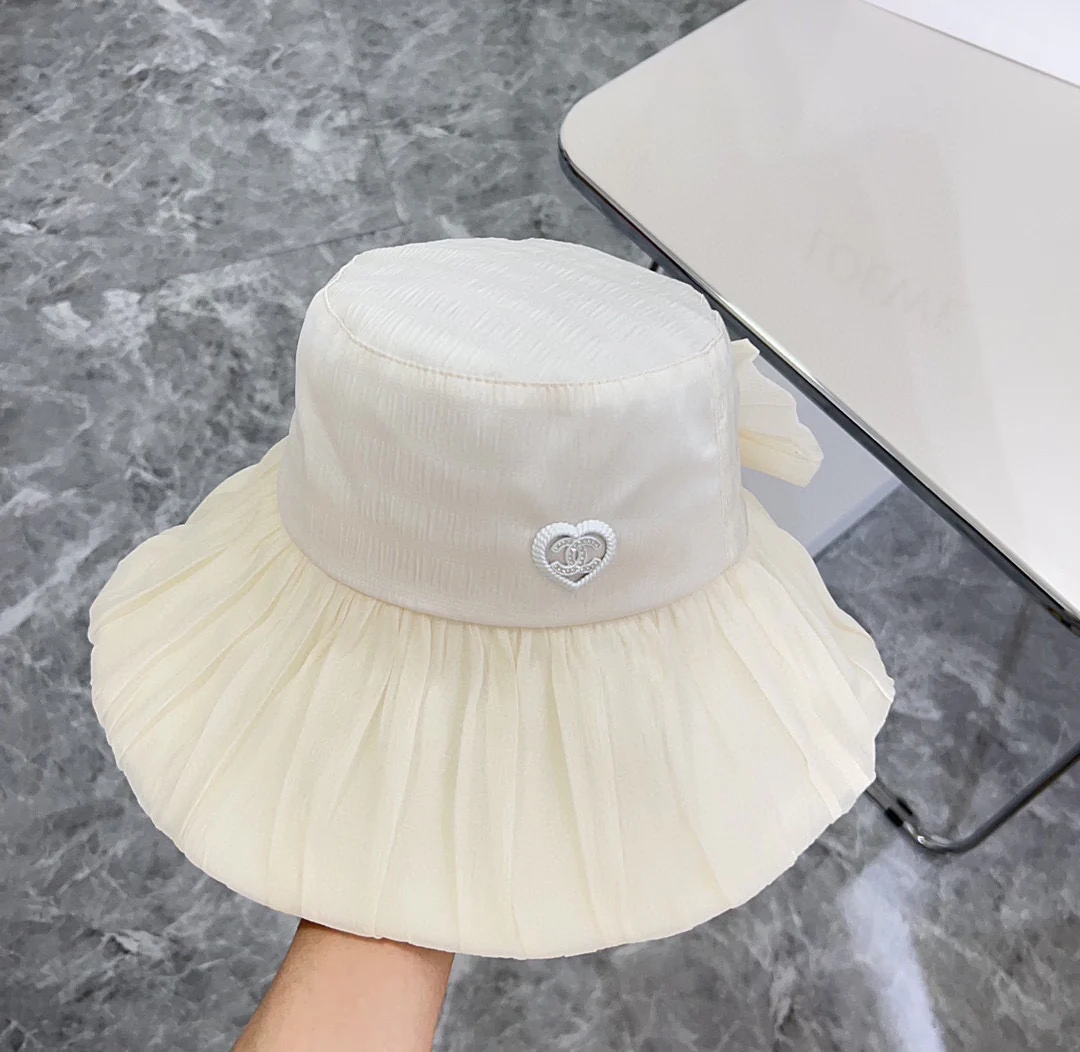 Новая элегантная шелковая шляпа от солнца Chanel 2024 с бантом - белая.