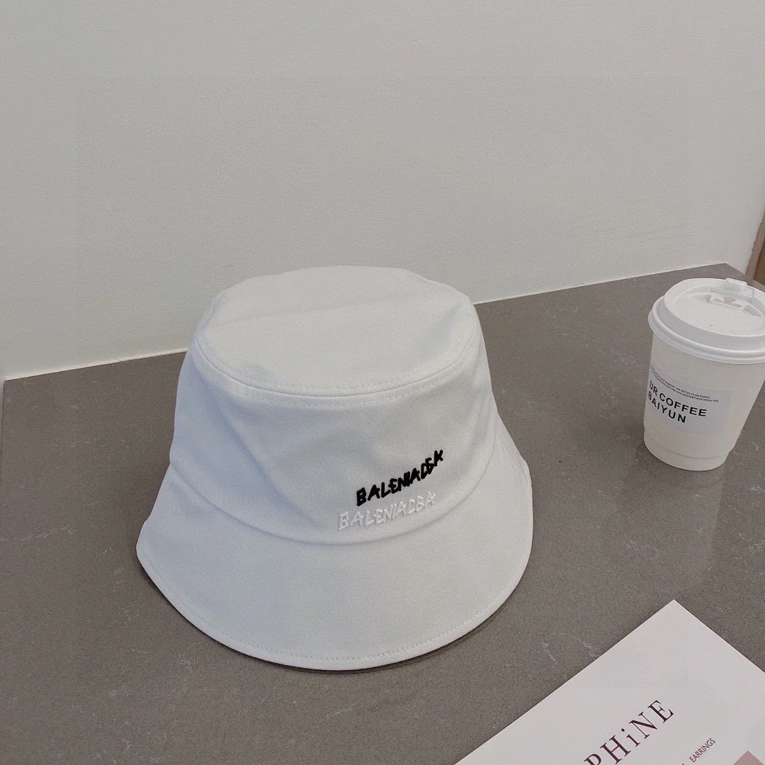 Balenciaga - Новинки весна/лето 2022 - Рыбацкая шляпа - 1