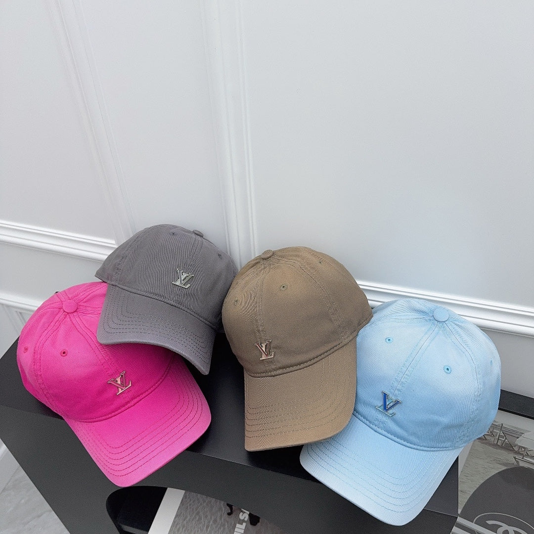 LV - Новинка - Бейсболка с простым логотипом