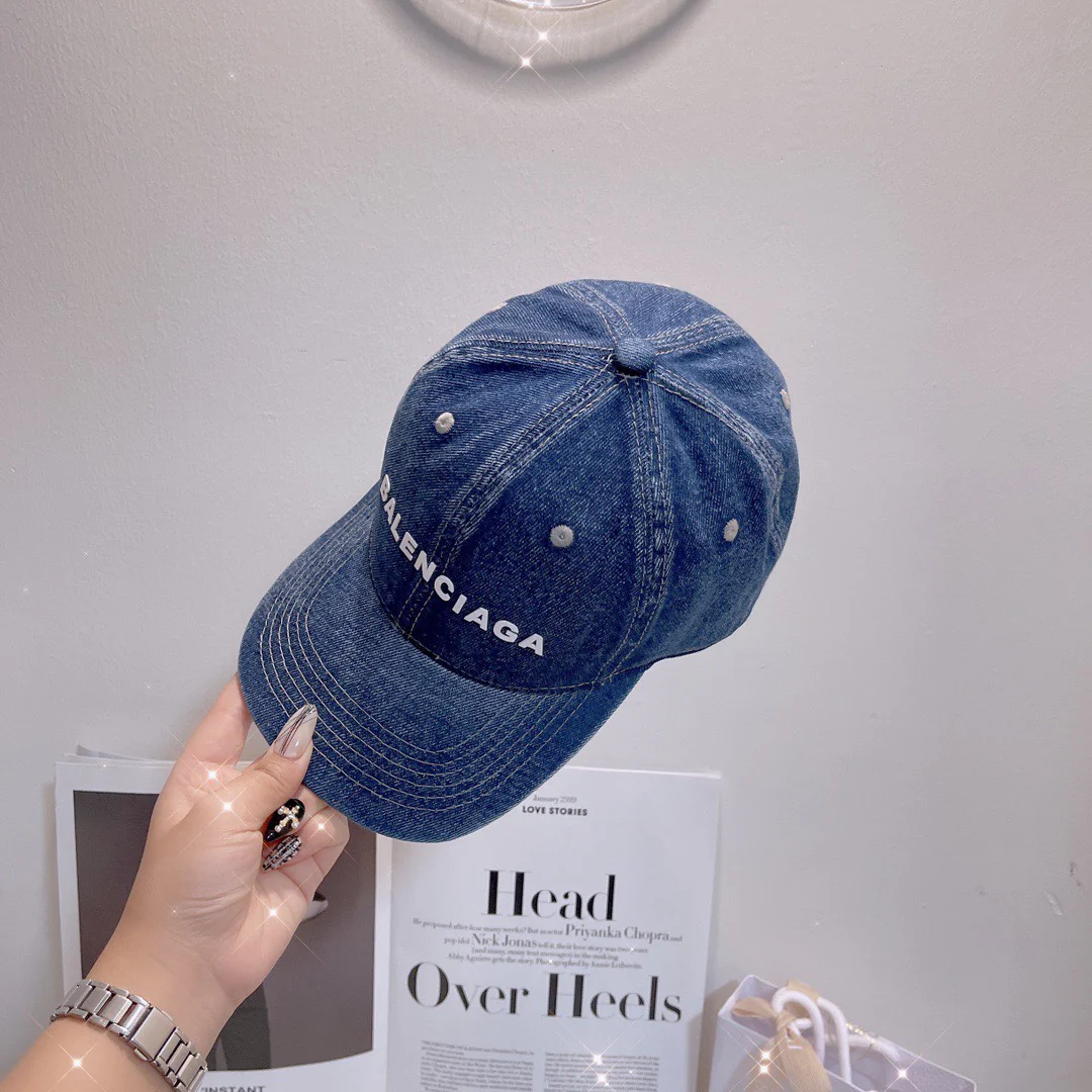 Бейсболка Balenciaga из выстиранного денима