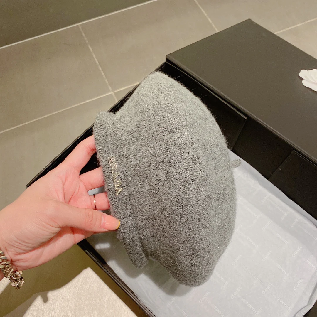 Prada - Вязаный берет - Серый