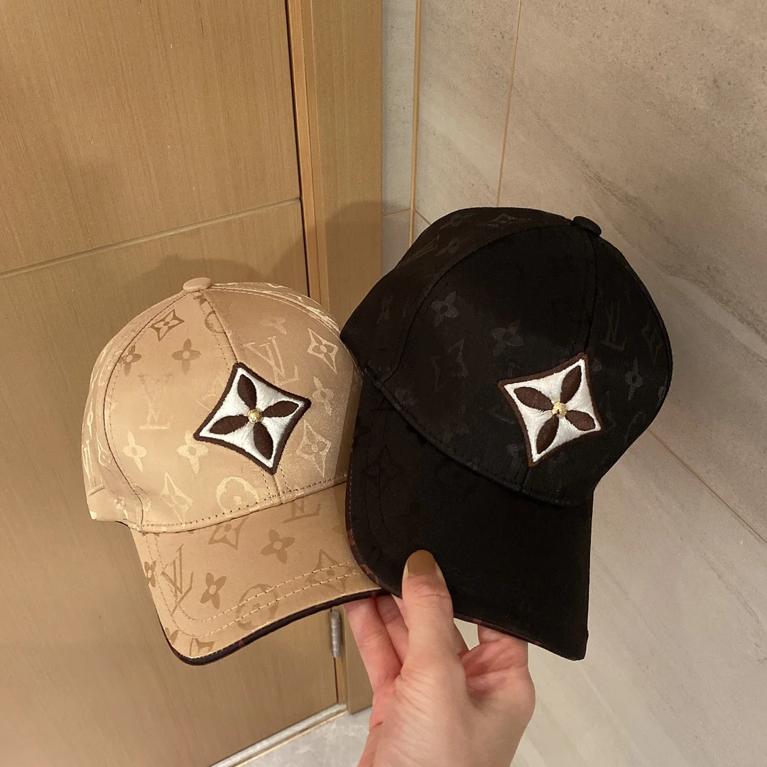 LV - Новая бейсболка с логотипом и нашивками - 2 цвета