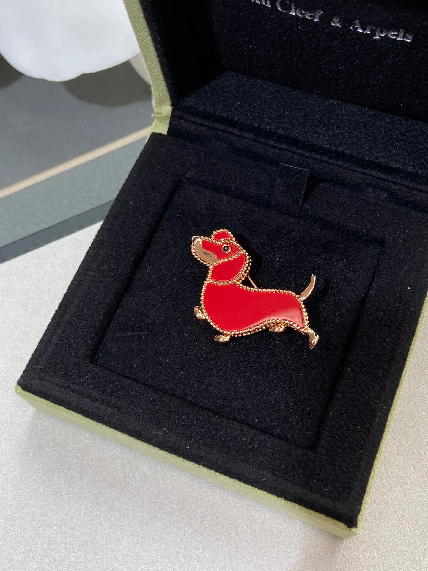 Van Véck - Брошь 003