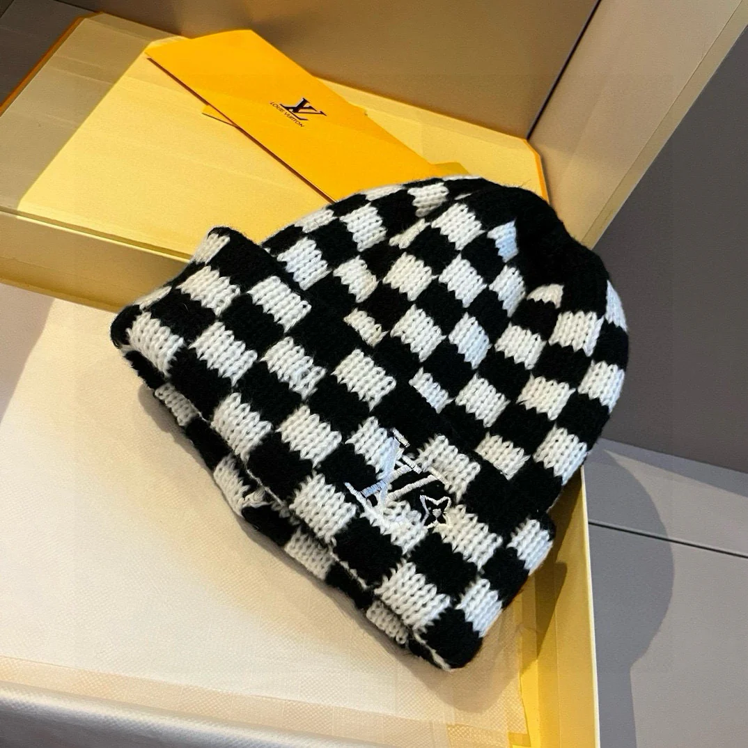Вязаная шапка LV Damier - черная