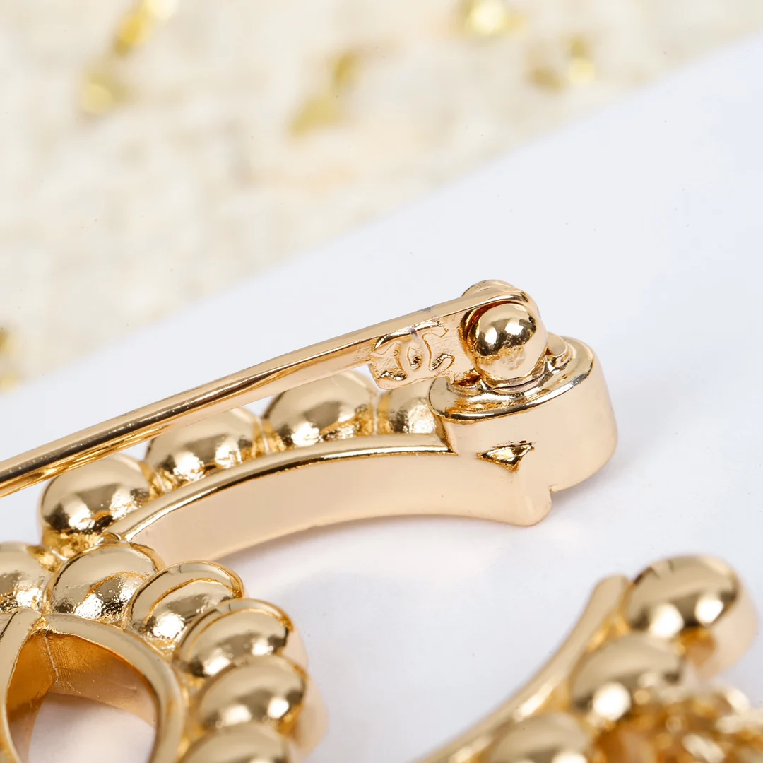 Брошь Chanel 139