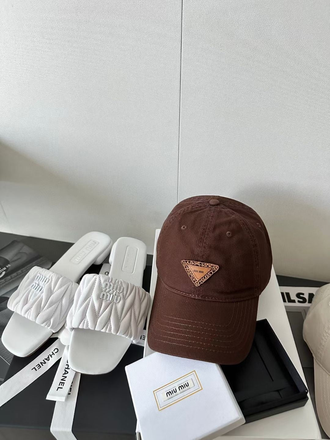 Miu Miu - Бейсболка с мягким верхом для ранней осени