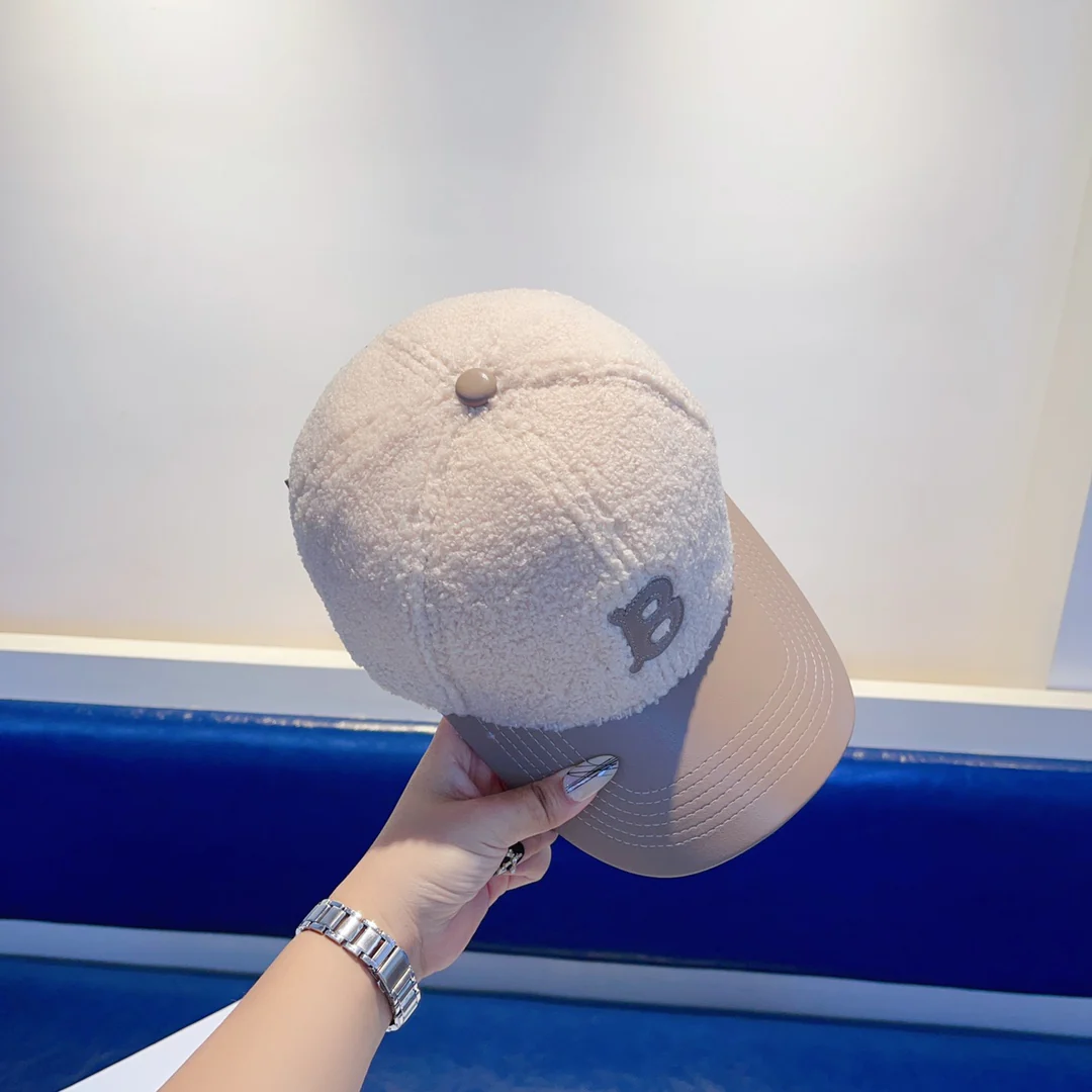 Бейсболка Balenciaga из овечьей шерсти