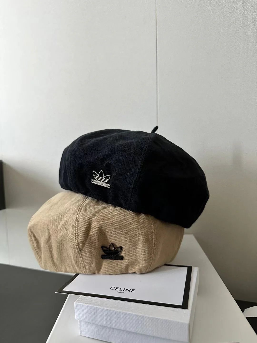 Balenciaga - Сотрудничество с Adidas - Ретро-мастерский однотонный берет