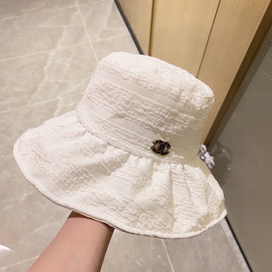 Новинка коллекции Chanel Весна/Лето 2023 - Мятая рыбацкая шляпа - Белая - 1