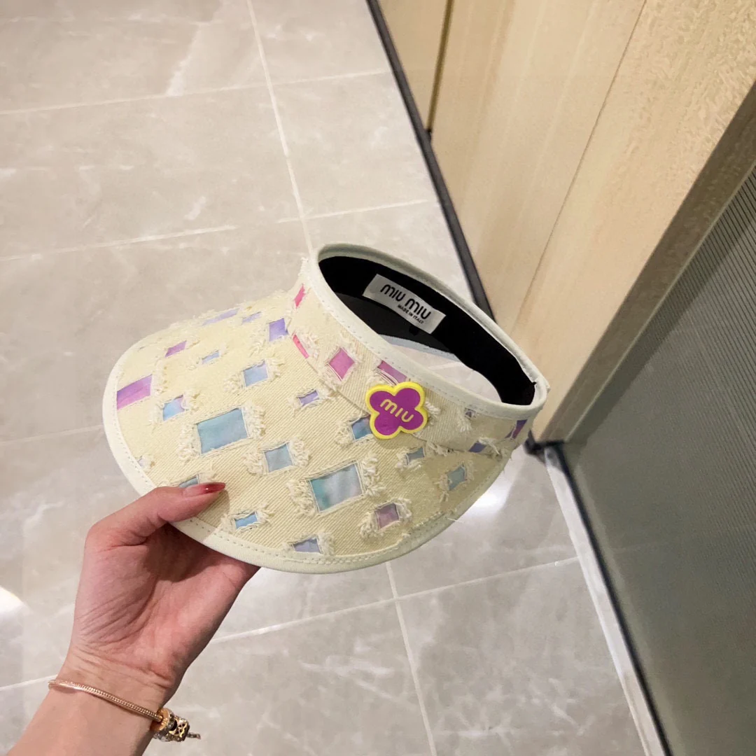 Новые поступления коллекции Miu Miu весна/лето 2023 - Козырек - Солнцезащитная шляпа - Белый