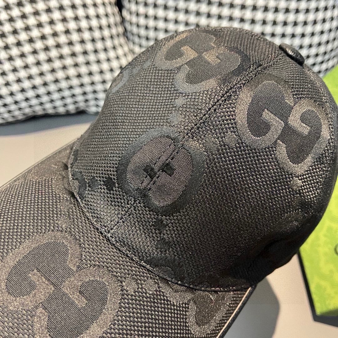 Черная холщовая бейсболка Gucci с большими двойными буквами G.
