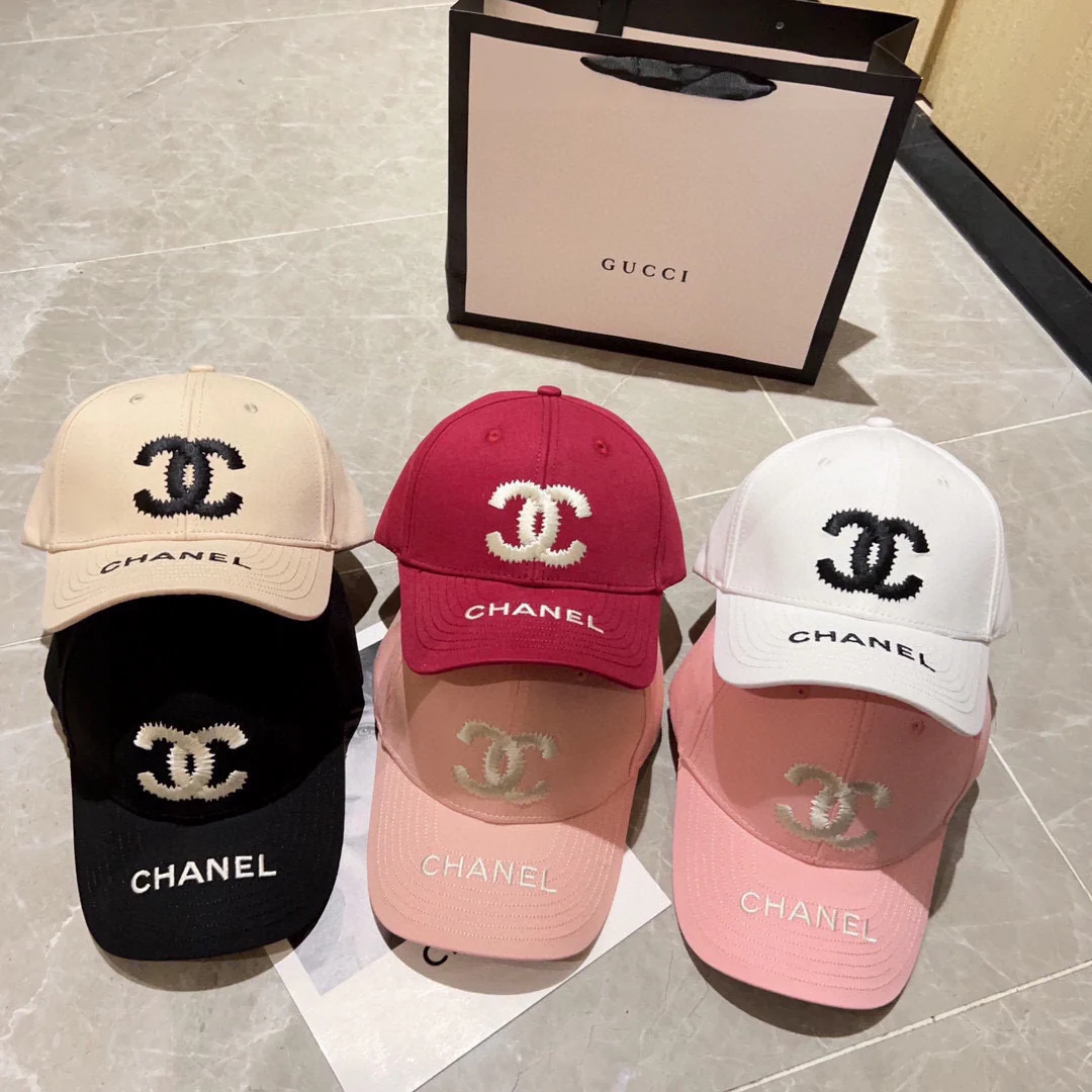 Новая минималистичная бейсболка Chanel 2023 с вышивкой - розовая.