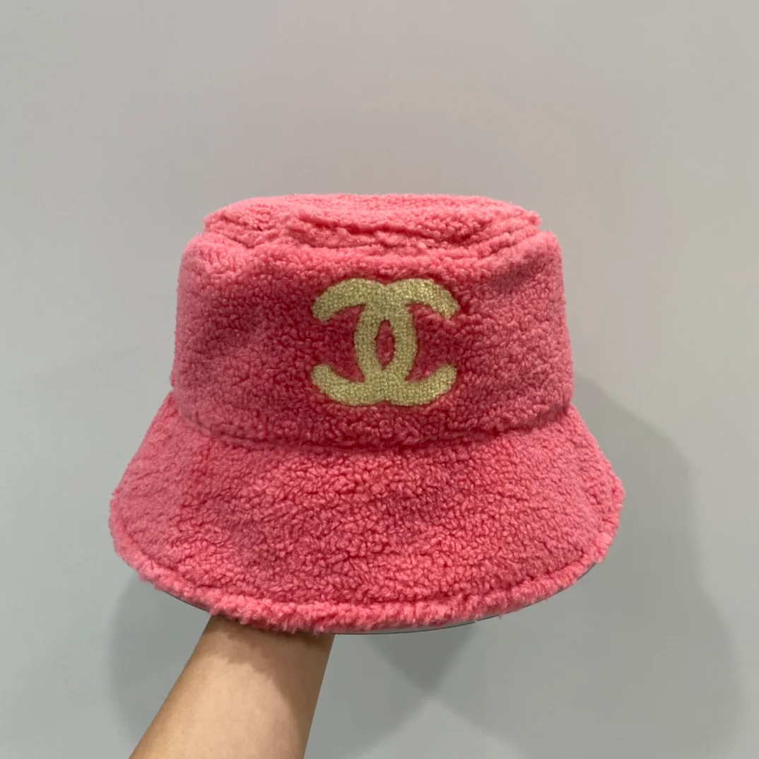 Chanel - Рыбацкая шляпа из овчины - Розовая
