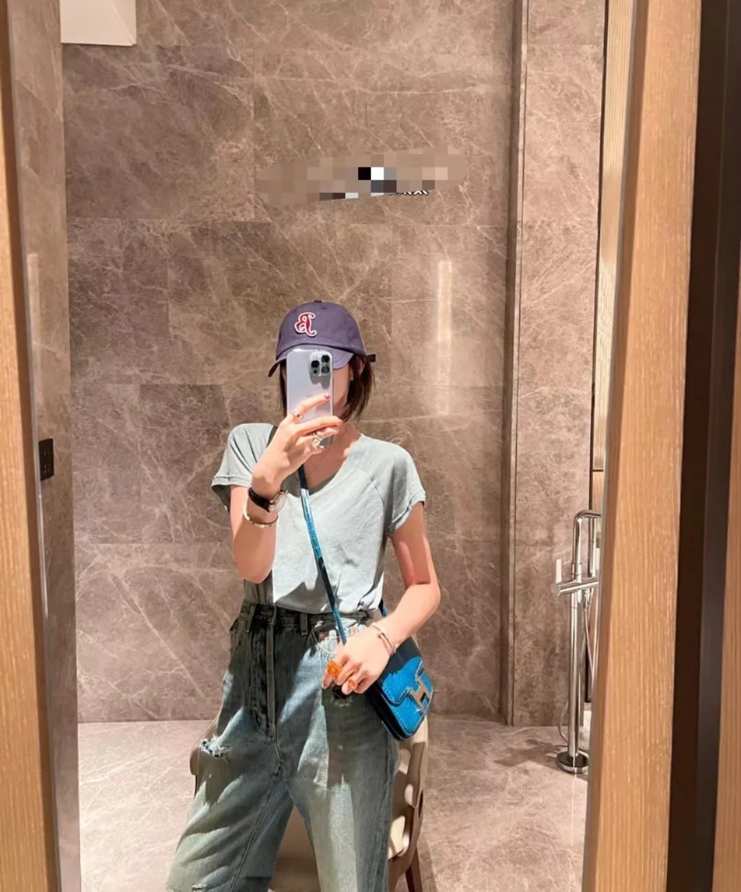 Бейсболка Balenciaga Terry с вышивкой, 2022 год.