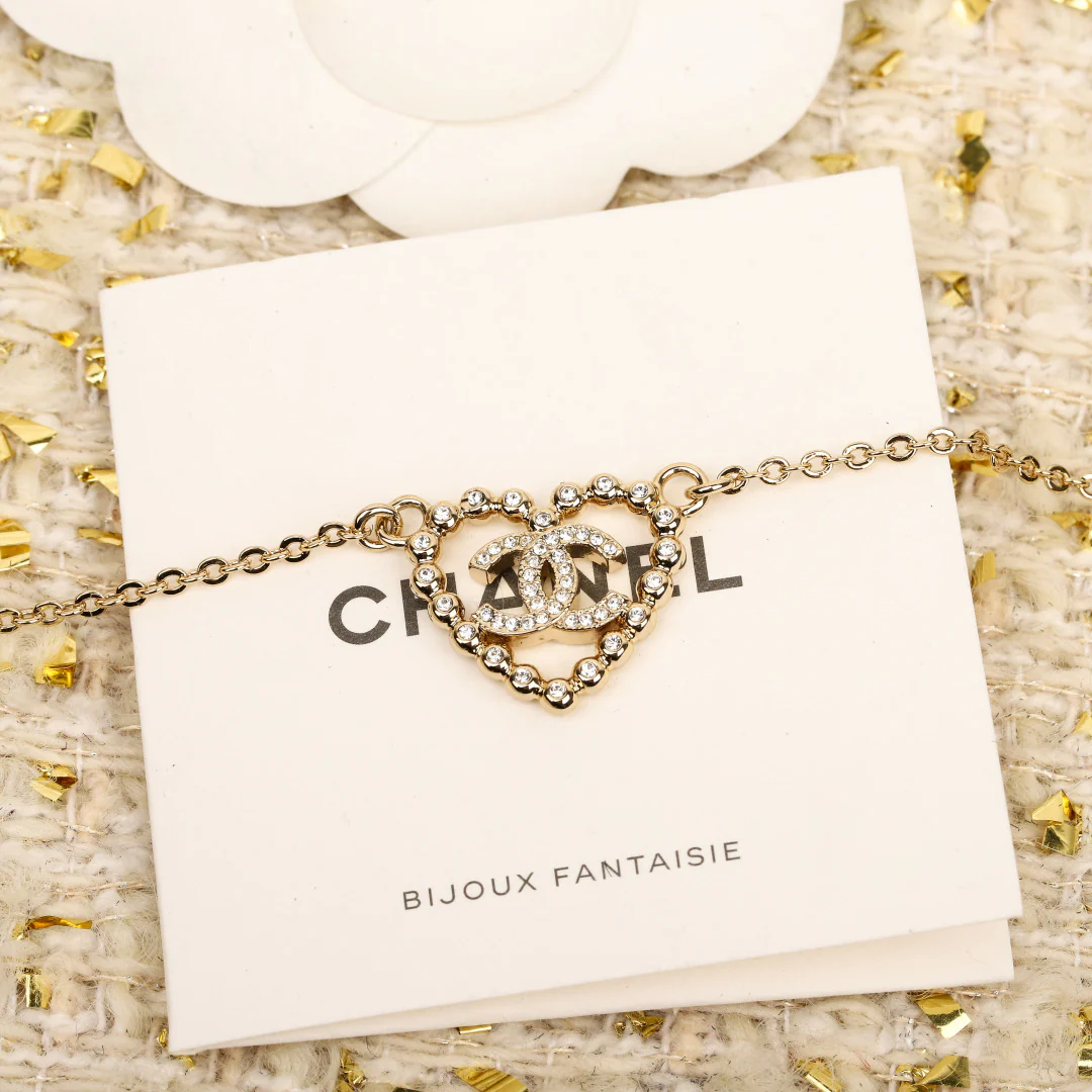 Колье Chanel 25p с ажурным сердцем