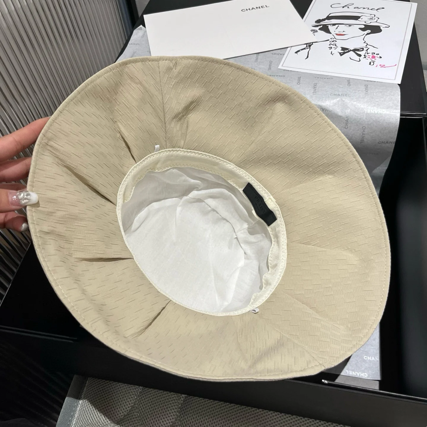 Prada - Солнцезащитная шляпа - Белый