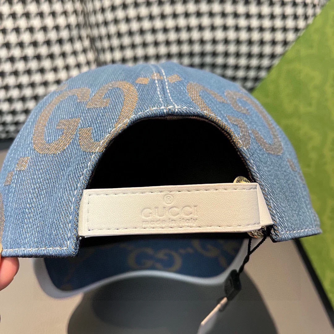 Бейсболка Gucci Big Double G - белая