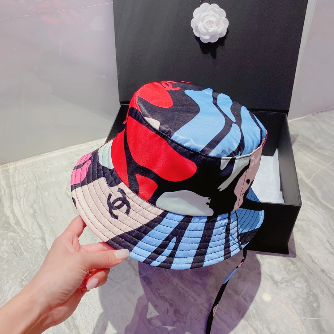 Chanel - Новая рыбацкая шляпа с граффити