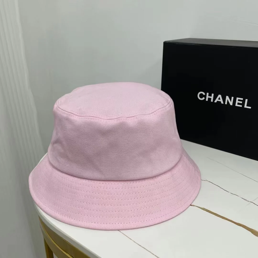 Рыбацкая шляпа Chanel, украшенная пайетками и стразами - Рекомендовано на Xiaohongshu - 1