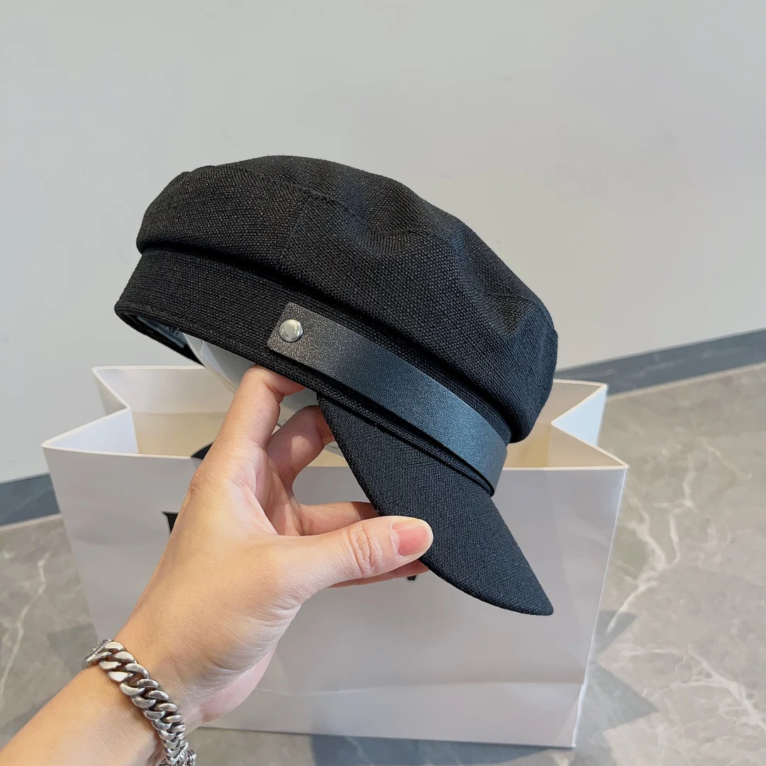 Prada - Новая модель берета на пуговицах для осенне-зимнего сезона - Черный