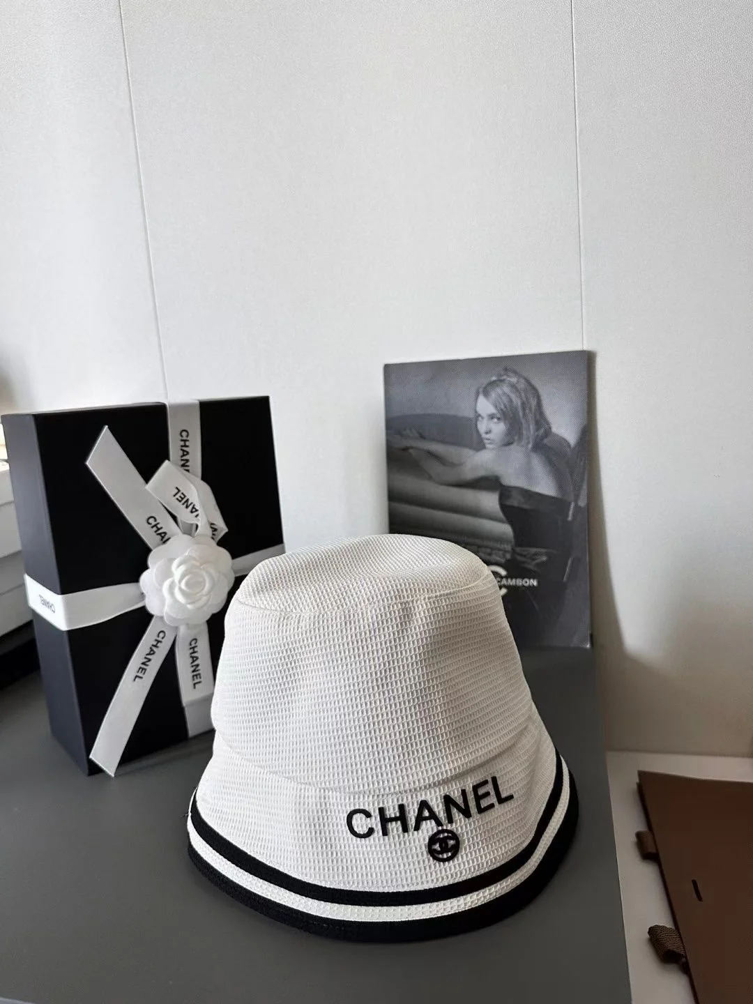 Полосатая панама Chanel - рыбацкая шляпа
