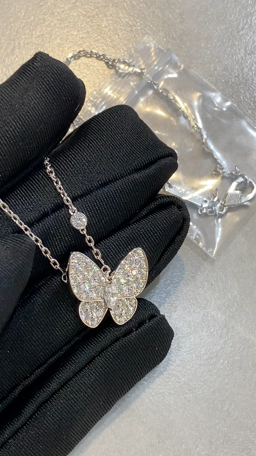 Van Vuitton - Колье 108