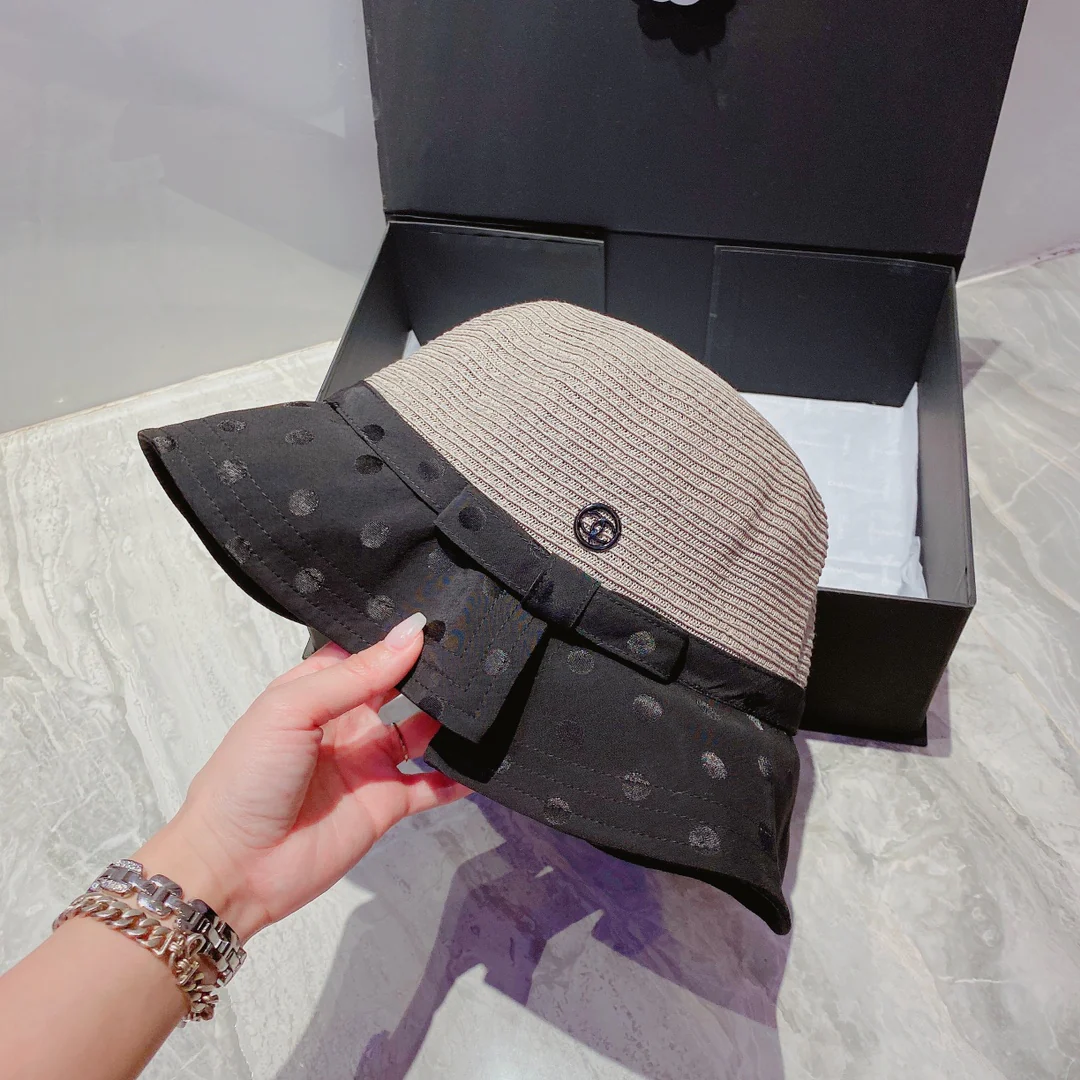 Chanel - Соломенная шляпа в стиле пэчворк