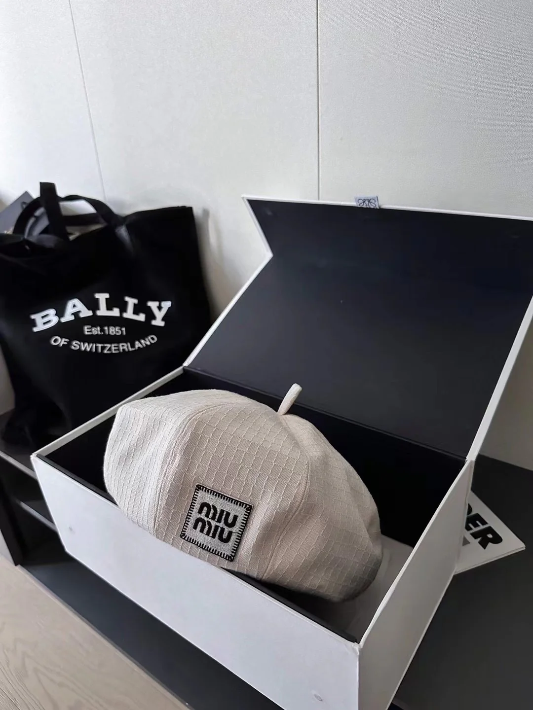 Miu Miu - Береты - Шляпы художника