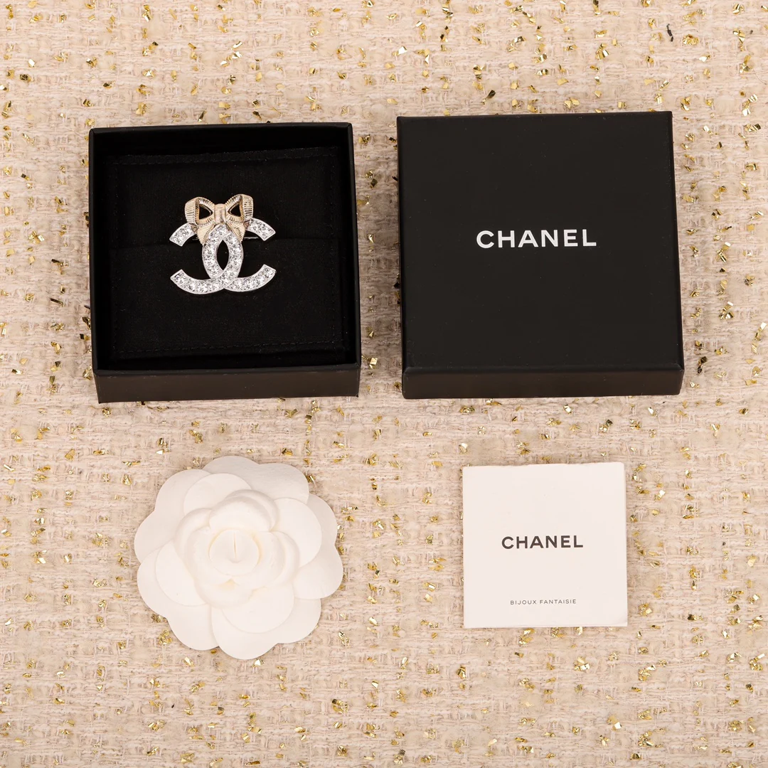 Брошь Chanel 162