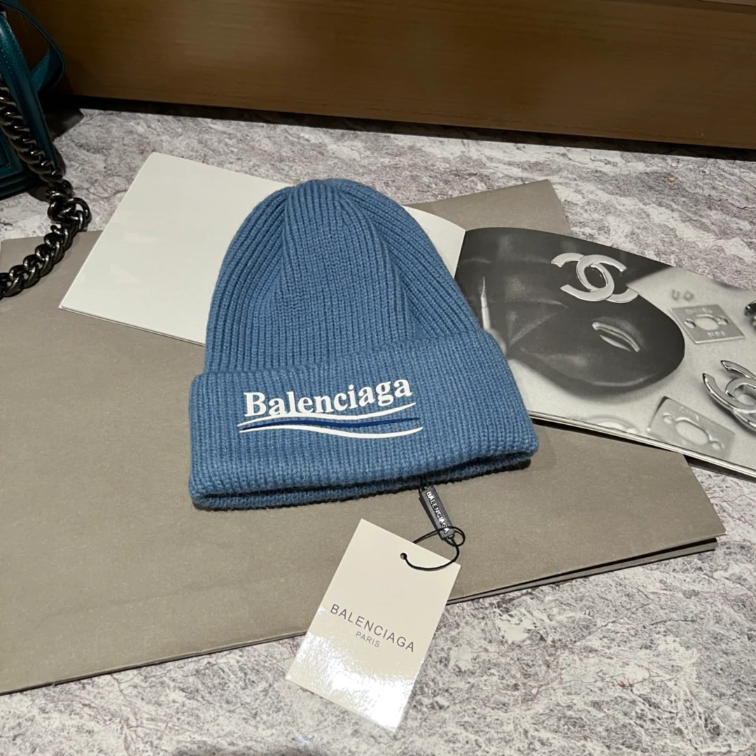 Вязаная шапка Balenciaga с буквой - 2 шт.