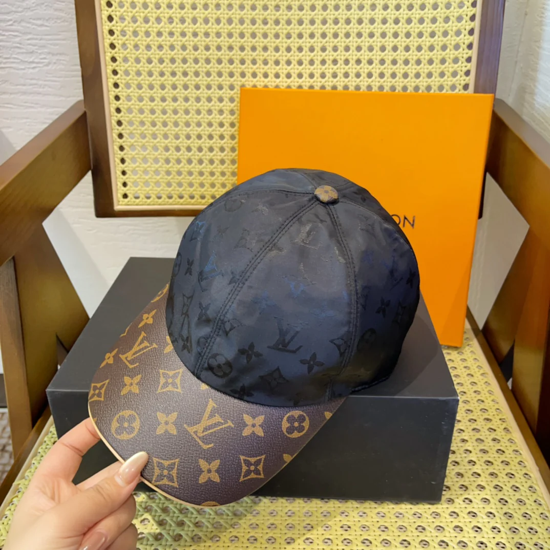 LV - Переиздание бейсболки с монограммой