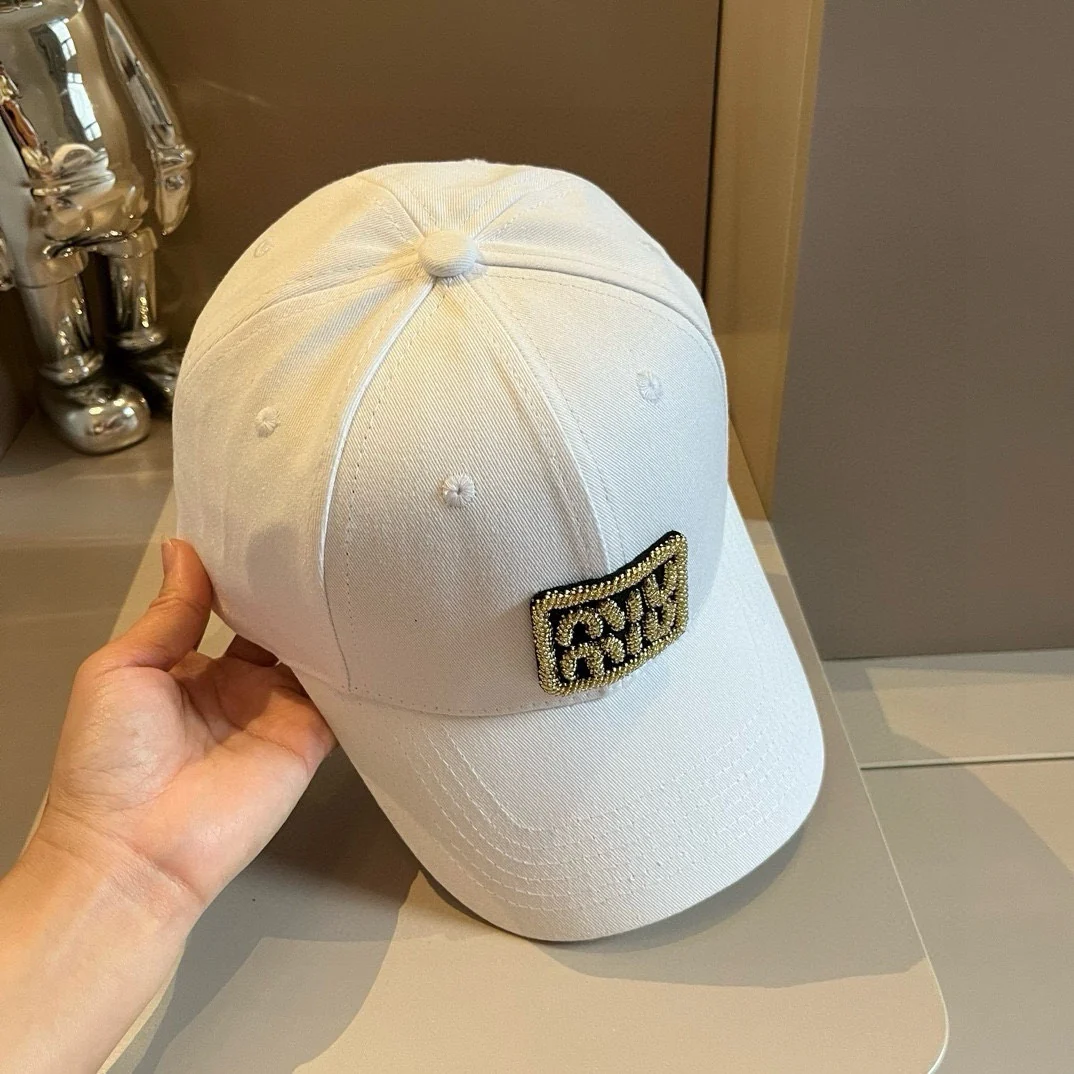 Бейсболка Miu Miu с вышитой надписью - унисекс - белая