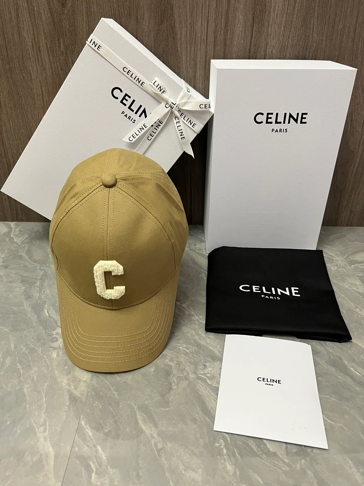 Celine - Минималистичная бейсболка с логотипом C - Желтая