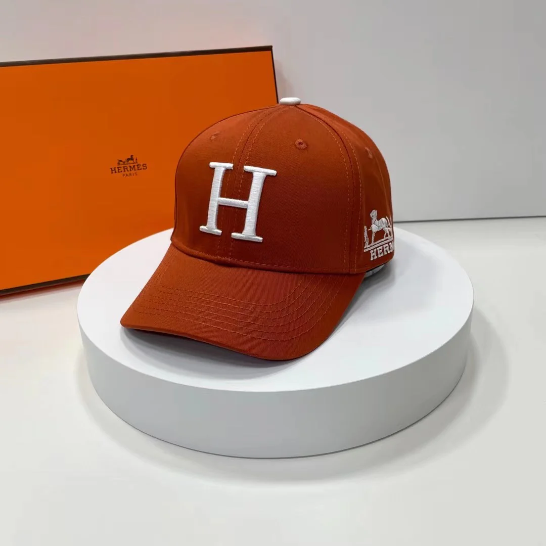 Новая бейсболка Hermes с вышивкой, 2022 год.