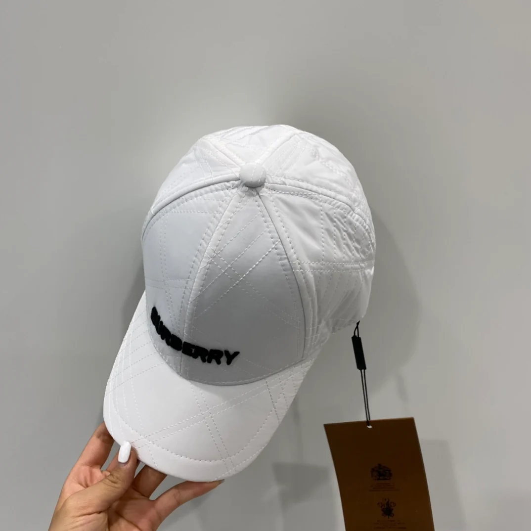 Бейсболка Burberry с вышивкой - белая