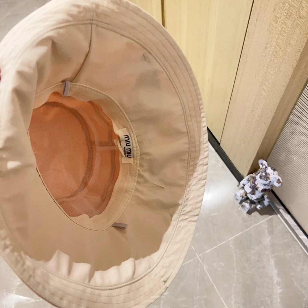 Новинка весны/лета 2023 года от Miu Miu — Широкополая рыбацкая шляпа с бабочкой — Оранжевая