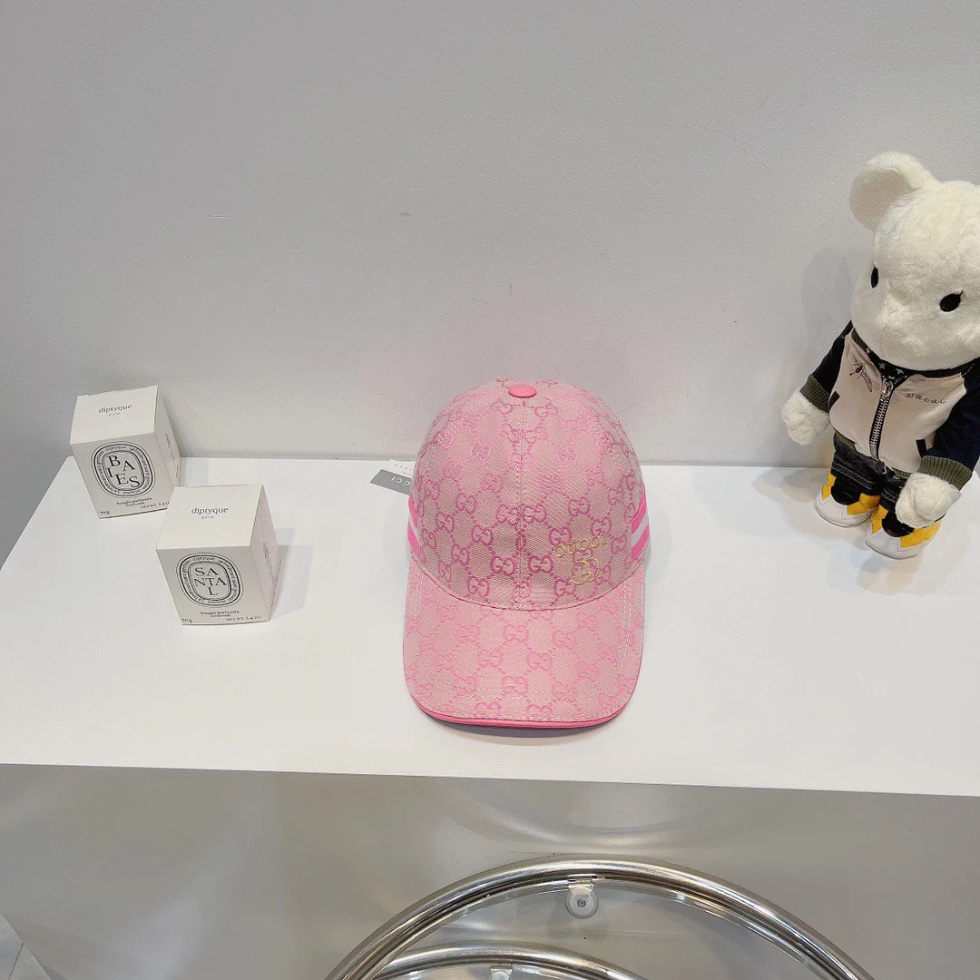 Классическая холщовая бейсболка Gucci с небольшой вышивкой - розовая