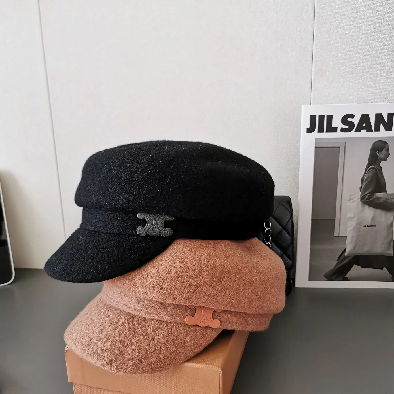 Кашемировый берет Celine с утиным клювом