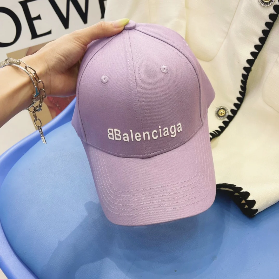 Бейсболка Balenciaga на все сезоны
