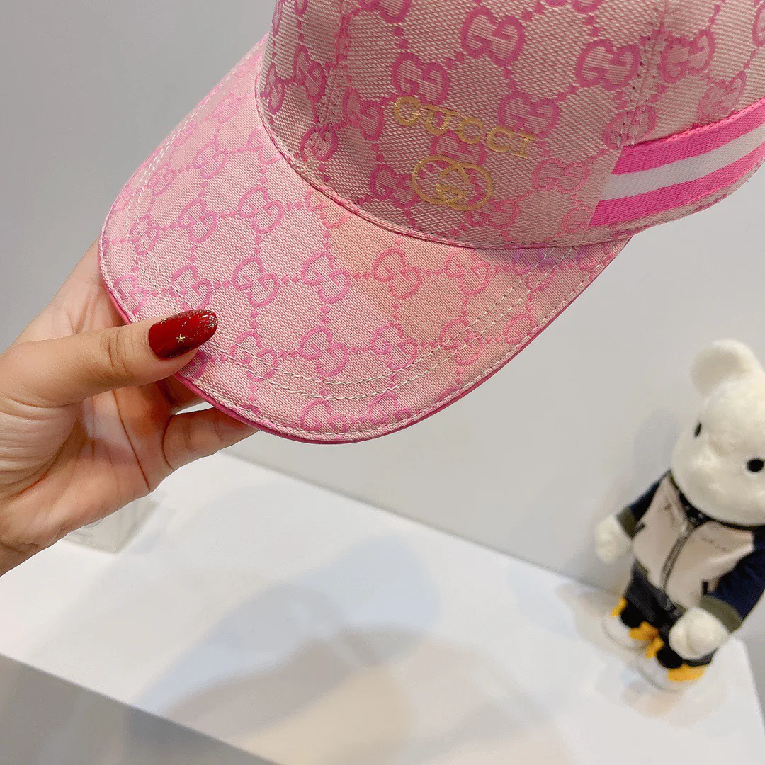 Классическая холщовая бейсболка Gucci с небольшой вышивкой - розовая