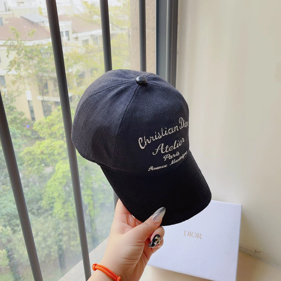 Льняная бейсболка Dior с вышитыми буквами - черная