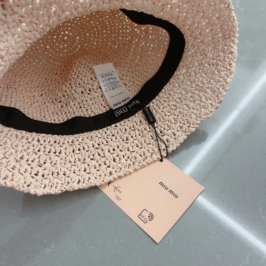 Новинка весны/лета 2023 от Miu Miu - Вязаная крючком рыбацкая шапка - Розовая