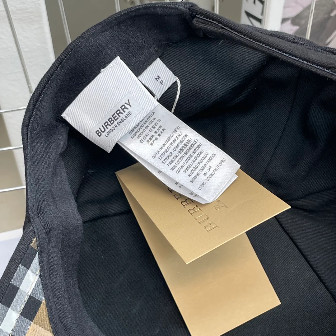 Burberry - Новая клетчатая бейсболка с вышитыми буквами