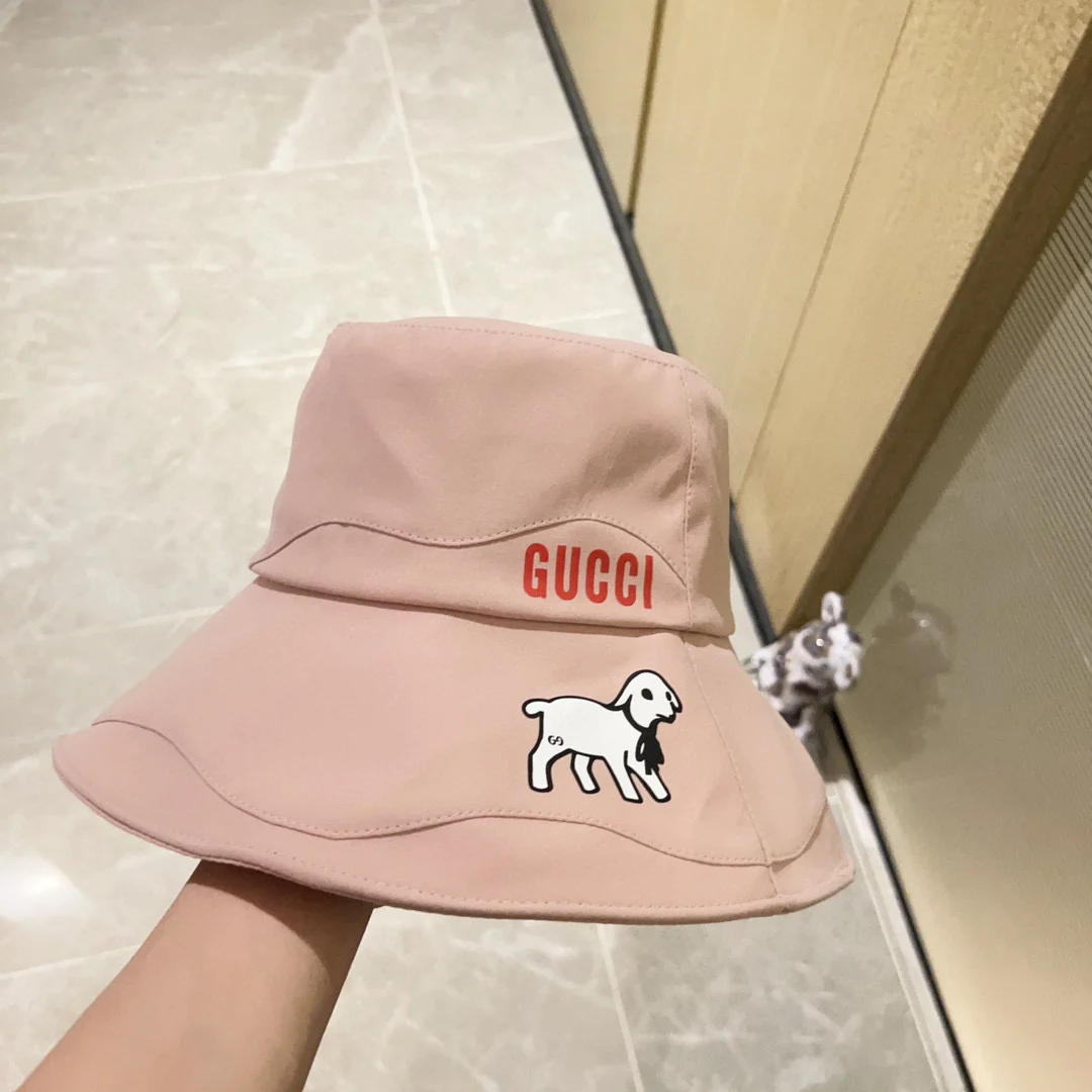 Новинка сезона весна/лето 2023 от Gucci - Панама неправильной формы