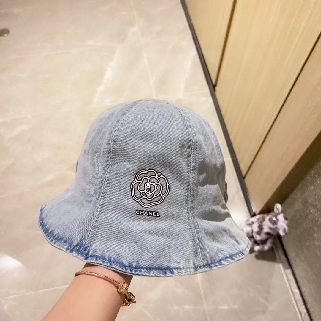 Новинка сезона весна/лето 2023 от Chanel - Ковбойская рыбацкая шляпа - Светло-голубая